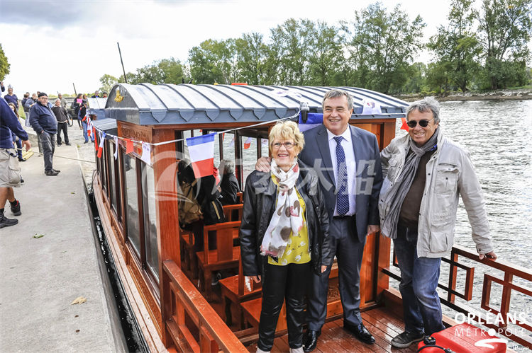 出口法国奥尔良市的10米画舫船